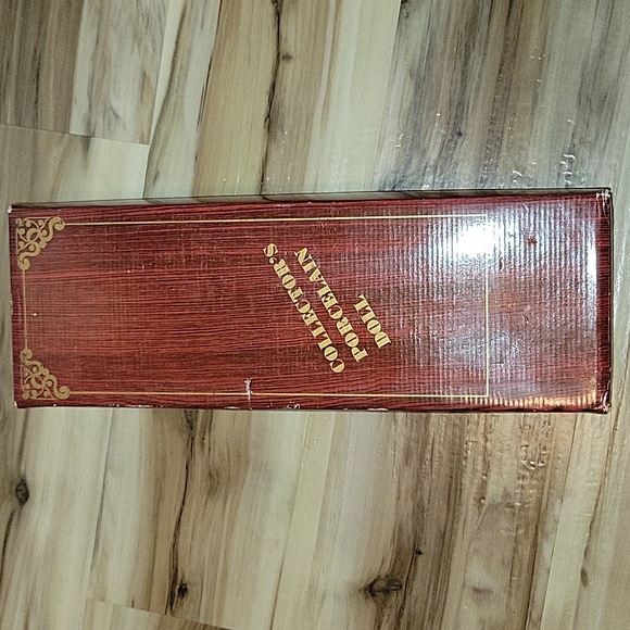 Collectible Vintage NWT Porcelain Doll - Picture 7 of 8